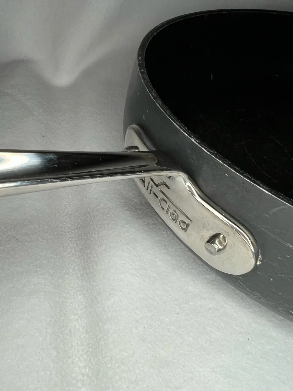 All-Clad 4qt skillet pot and 10” pot lot Hard Anodized Nonstick Pots w 1 Lid